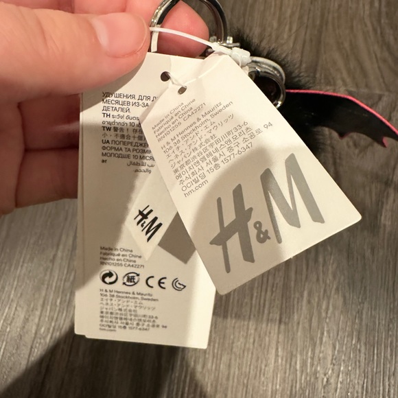 H&M Bat keyring - Picture 2 of 3